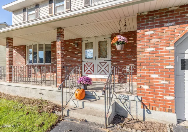 Photo 2 of Single family home for sale at 1003 Anthony Dr, Rotterdam, NY 12303 | MLS# 202628275 | Listing updated on 2026-10-26