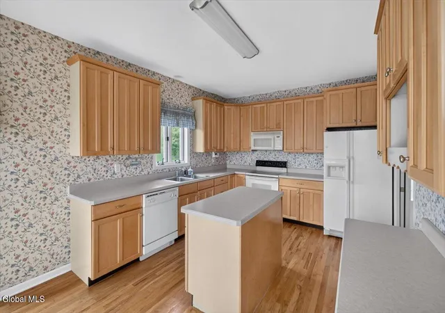 Photo 2 of Single family home for sale at 3 Mallard Dr, Rexford, NY 12148 | MLS# 202628300 | Listing updated on 2026-10-29