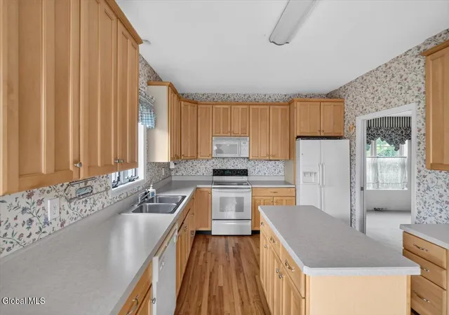 Photo 3 of Single family home for sale at 3 Mallard Dr, Rexford, NY 12148 | MLS# 202628300 | Listing updated on 2026-10-29