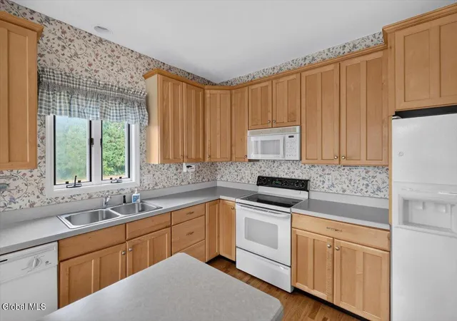 Photo 4 of Single family home for sale at 3 Mallard Dr, Rexford, NY 12148 | MLS# 202628300 | Listing updated on 2026-10-29