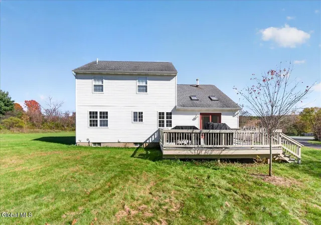 Photo 4 of Single family home for sale at 2 Saddle Clb Hl Dr, East Greenbush, NY 12061 | MLS# 202628398 | Listing updated on 2026-10-26