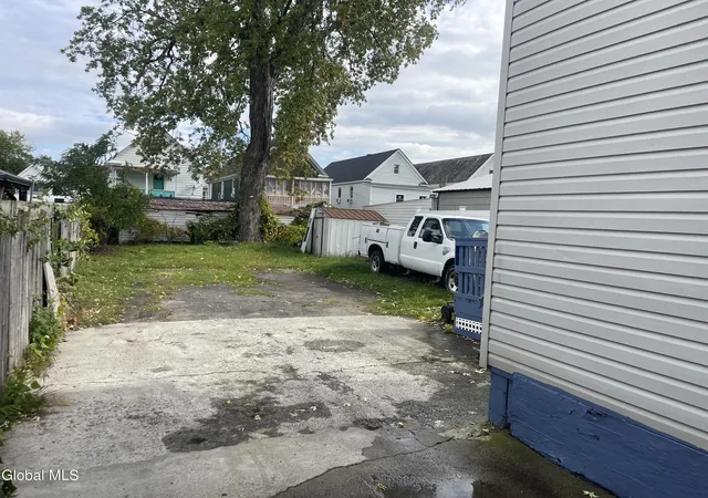Photo 4 of House for sale at 1021 Howard St, Schenectady, NY 12303 | MLS# 202628544 | Listing updated on 2026-10-26