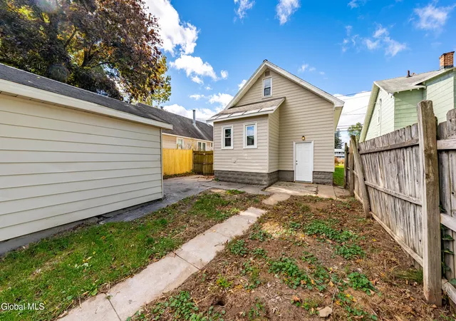 Photo 4 of Single family home for sale at 1512 Helderberg Ave, Schenectady, NY 12306 | MLS# 202628511 | Listing updated on 2026-10-20