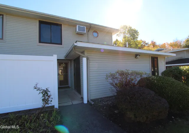 Listing Photo 1 - Condo for sale in building located at 81 Yorkshire Dr, East Greenbush, NY 12061