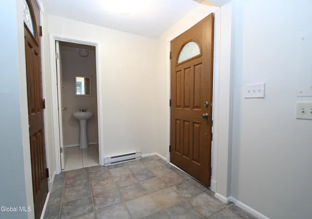 Listing Photo 4 - Condo for sale in building located at 81 Yorkshire Dr, East Greenbush, NY 12061
