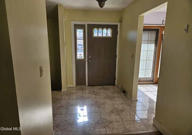 Photo 2 of Townhouse for sale at 702 Huntington Ct, East Greenbush, NY 12061 | MLS# 202628701 | Listing updated on 2026-10-22