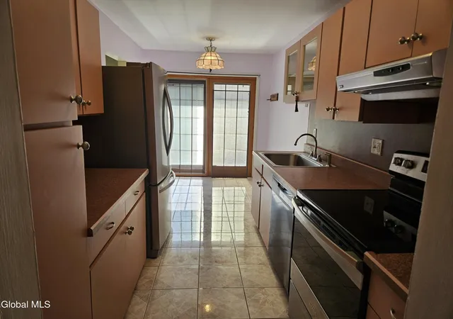 Photo 4 of Townhouse for sale at 702 Huntington Ct, East Greenbush, NY 12061 | MLS# 202628701 | Listing updated on 2026-10-22