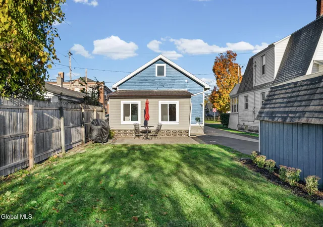 Photo 4 of Single family home for sale at 906 Draper Ave, Schenectady, NY 12306 | MLS# 202628646 | Listing updated on 2026-10-23