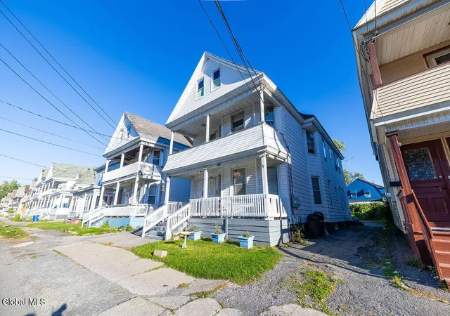 Photo 4 of House for sale at 34 Robinson St, Schenectady, NY 12304 | MLS# 202628695 | Listing updated on 2026-10-27