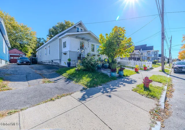 Photo 3 of Single family home for sale at 1680 Carrie St, Schenectady, NY 12308 | MLS# 202628699 | Listing updated on 2026-10-29