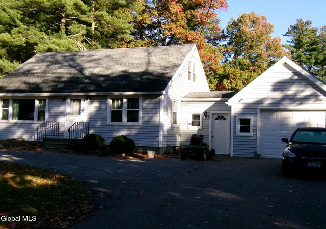 Photo 3 of Single family home for sale at 3075 Sunset Ln, Schenectady, NY 12303 | MLS# 202628686 | Listing updated on 2026-10-27