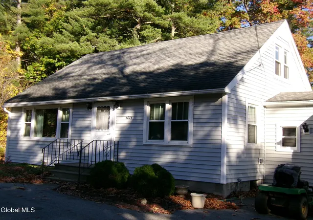 Photo 4 of Single family home for sale at 3075 Sunset Ln, Schenectady, NY 12303 | MLS# 202628686 | Listing updated on 2026-10-27
