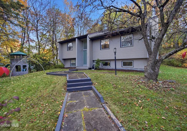 Photo 1 of Single family home for sale at 6 Ashford Ln, Schenectady, NY 12309 | MLS# 202628800 | Listing updated on 2026-10-28
