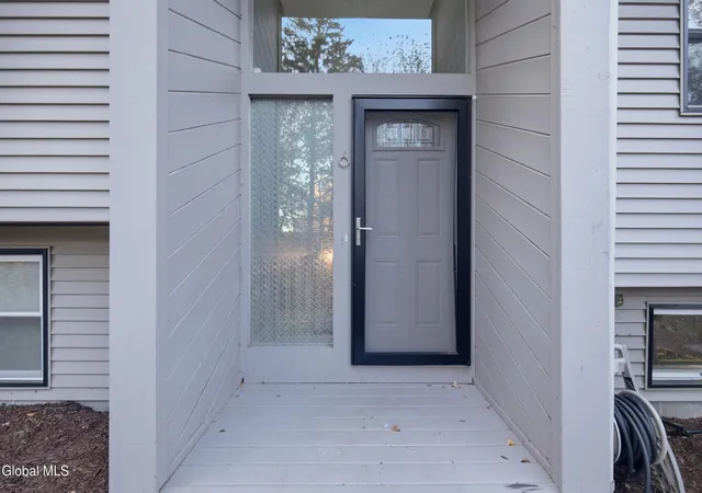 Photo 3 of Single family home for sale at 6 Ashford Ln, Schenectady, NY 12309 | MLS# 202628800 | Listing updated on 2026-10-28