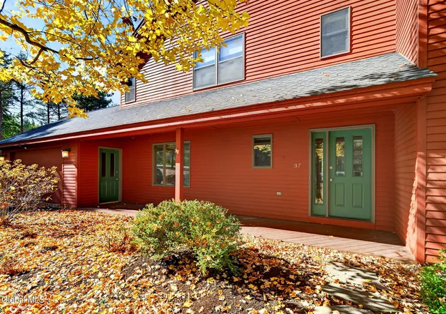 Photo 3 of Sale Pending at 37 Crow Ridge Rd, Voorheesville, NY 12186 | MLS# 202628870 | Listing updated on 2026-10-28