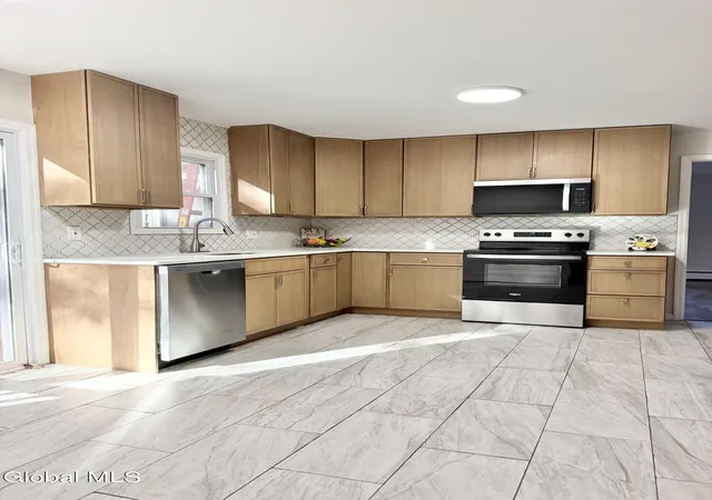 Photo 4 of Single family home for sale at 17 Belmonte Ln, Clifton Park, NY 12065 | MLS# 202628917 | Listing updated on 2026-10-25