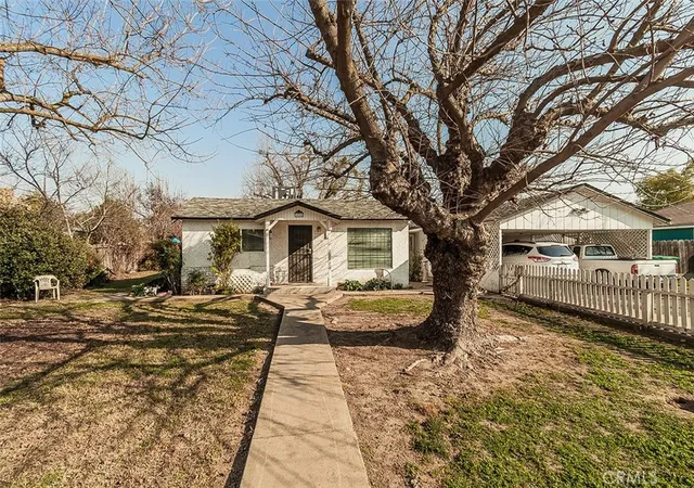 Photo 4 of Sale Pending at 836 12th Street, Orange Cove, CA 93646 | MLS# FR25015348 | Listing updated on 2026-09-15
