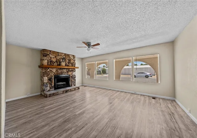 Photo 4 of Manufactured home for sale at 560 Santa Clara Cir, Hemet, CA 92543 | MLS# SW25106961 | Listing updated on 2026-09-15