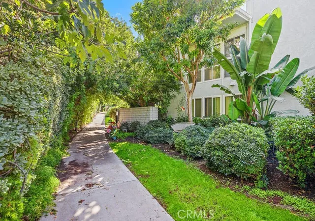 Photo 1 of Sale Pending at 2119 Via Puerta #Q, Laguna Woods, CA 92637 | MLS# OC25121923 | Listing updated on 2026-09-15