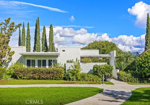 Photo 2 of Sale Pending at 2119 Via Puerta #Q, Laguna Woods, CA 92637 | MLS# OC25121923 | Listing updated on 2026-09-15
