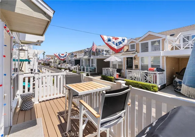 Photo 3 of Manufactured home for sale at 28 Cabrillo St, Newport Beach, CA 92663 | MLS# NP25142862 | Listing updated on 2026-09-15