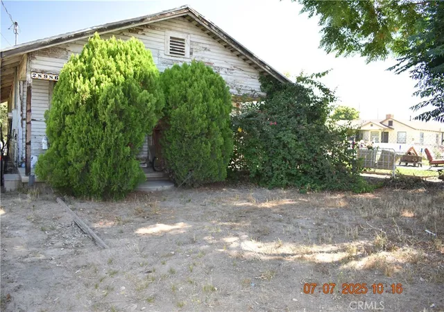 Photo 2 of Sale Pending at 28986 Merris St, Highland, CA 92346 | MLS# CV25152260 | Listing updated on 2026-09-15