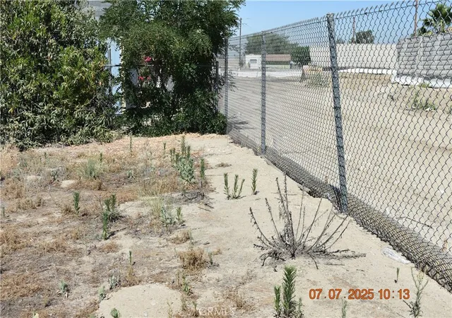 Photo 4 of Sale Pending at 28986 Merris St, Highland, CA 92346 | MLS# CV25152260 | Listing updated on 2026-09-15