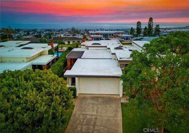 Photo 1 of Single family home for sale at 21 Beachcomber Dr, Corona Del Mar, CA 92625 | MLS# PW25157701 | Listing updated on 2026-09-14