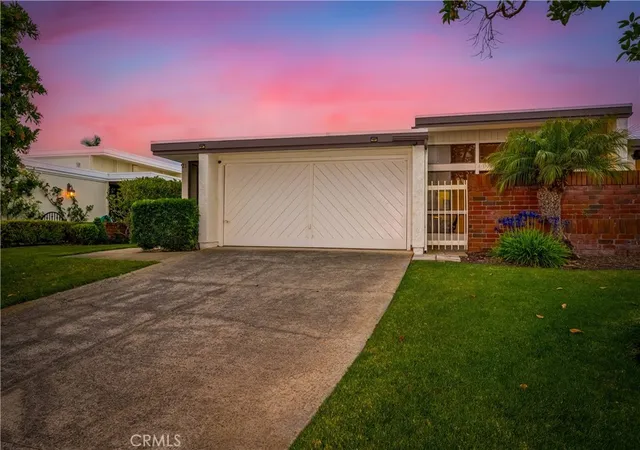 Photo 3 of Single family home for sale at 21 Beachcomber Dr, Corona Del Mar, CA 92625 | MLS# PW25157701 | Listing updated on 2026-09-14