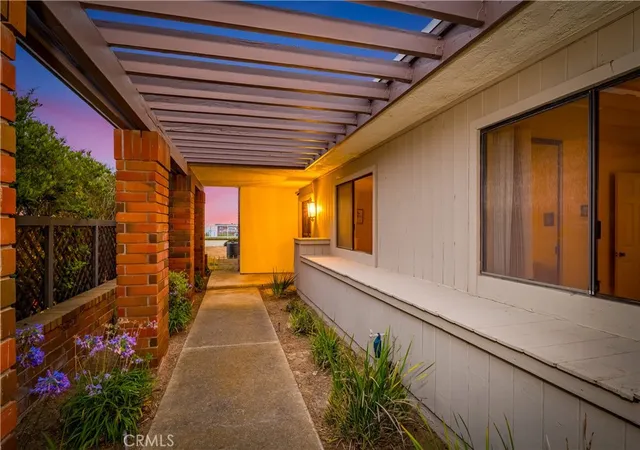 Photo 4 of Single family home for sale at 21 Beachcomber Dr, Corona Del Mar, CA 92625 | MLS# PW25157701 | Listing updated on 2026-09-14