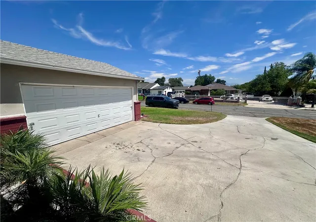 Photo 3 of Sale Pending at 836 N Millard Ave, Rialto, CA 92376 | MLS# IV25185077 | Listing updated on 2026-09-14