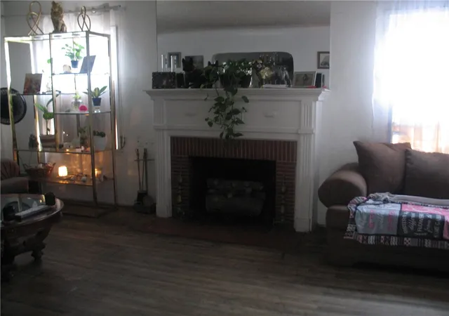 Photo 3 of Sale Pending at 812 N Poinsettia Ave, Compton, CA 90221 | MLS# IV25203202 | Listing updated on 2026-09-14