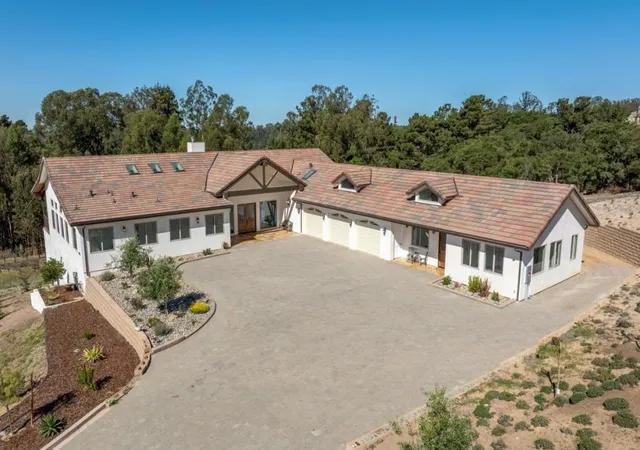 Photo 3 of Sale Pending at 9020 Hidden Cyn Rd, Salinas, CA 93907 | MLS# ML82021885 | Listing updated on 2026-09-14