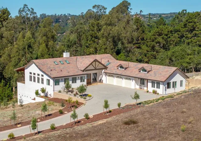 Photo 4 of Sale Pending at 9020 Hidden Cyn Rd, Salinas, CA 93907 | MLS# ML82021885 | Listing updated on 2026-09-14