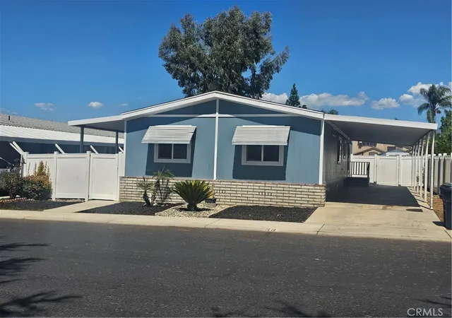 Photo 3 of Manufactured home for sale at 1721 E Colton Ave #33, Redlands, CA 92374 | MLS# IG25244534 | Listing updated on 2026-09-14