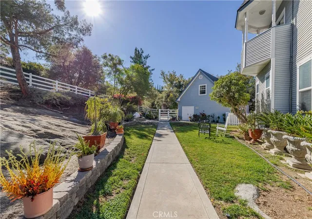 Photo 3 of Single family home for sale at 40340 Sandia Crk Dr, Fallbrook, CA 92028 | MLS# SW25244355 | Listing updated on 2026-09-14