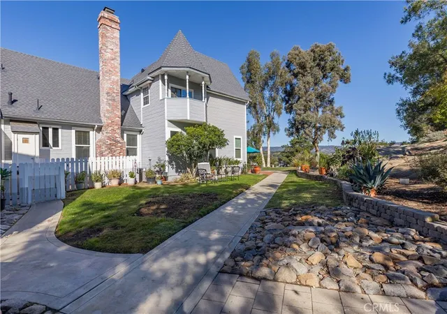 Photo 3 of Single family home for sale at 40340 Sandia Crk Dr, Fallbrook, CA 92028 | MLS# SW25244355 | Listing updated on 2026-09-14