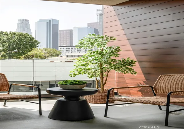 Photo 3 of Condo for sale at 118 Astronaut Ellison S Onizuka St #710, Los Angeles, CA 90012 | MLS# PF25254245 | Listing updated on 2026-09-14