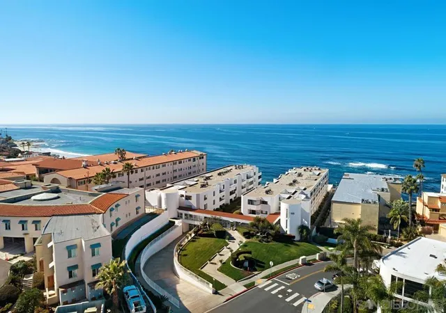 Photo 3 of Condo for sale at 100 Coast #405, La Jolla, CA 92037 | MLS# 250043728SD | Listing updated on 2026-09-15