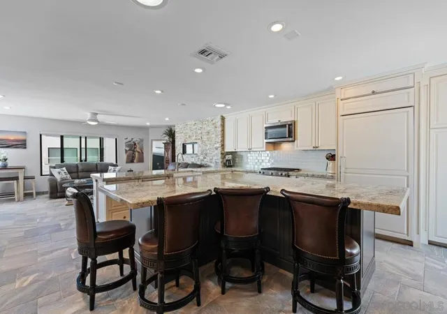Photo 4 of Condo for sale at 100 Coast #405, La Jolla, CA 92037 | MLS# 250043728SD | Listing updated on 2026-09-15