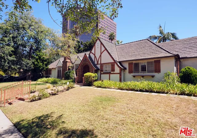 Photo 1 of Single family home for sale at 742 Schumacher Dr, Los Angeles, CA 90048 | MLS# 25625061 | Listing updated on 2026-09-15