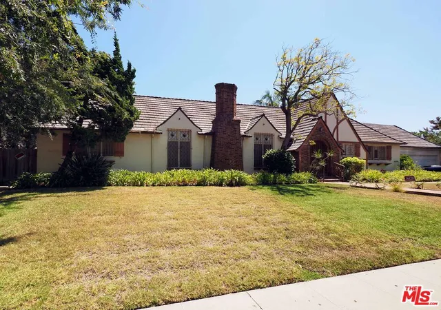 Photo 3 of Single family home for sale at 742 Schumacher Dr, Los Angeles, CA 90048 | MLS# 25625061 | Listing updated on 2026-09-15