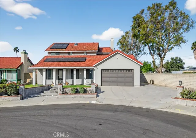 Photo 3 of Sale Pending at 4311 Glenroy Ct, Jurupa Valley, CA 92509 | MLS# MB25272177 | Listing updated on 2026-09-14