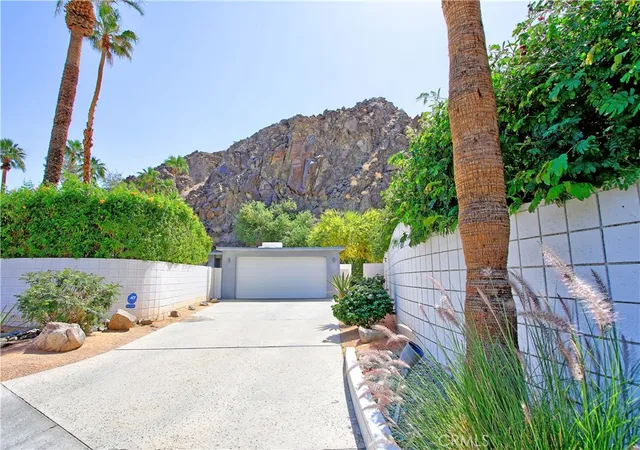 Photo 2 of Single family home for sale at 46228 Lou Cir, Indian Wells, CA 92210 | MLS# OC25248943 | Listing updated on 2026-10-06