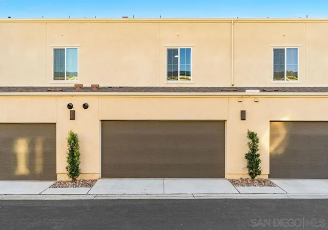Photo 3 of Condo for sale at 347 Sweet Pl, Fallbrook, CA 92028 | MLS# 250046086SD | Listing updated on 2026-09-14