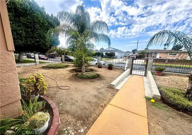 Photo 3 of Sale Pending at 10152 Stanwin, Arleta, CA 91331 | MLS# SR26009323 | Listing updated on 2026-09-14