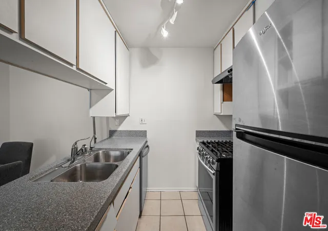 Photo 3 of Condo for sale at 3640 Cardiff Ave #104, Los Angeles, CA 90034 | MLS# 26636417 | Listing updated on 2026-09-24