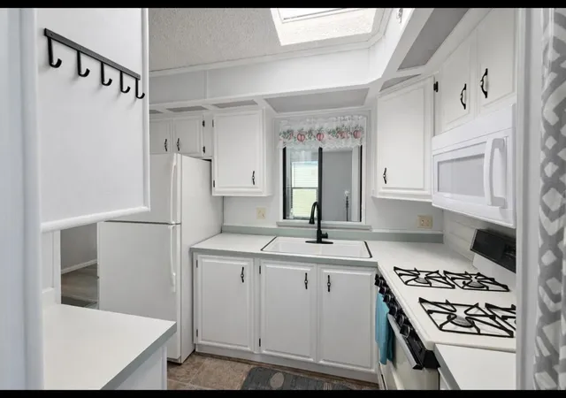Photo 4 of Manufactured home for sale at 16400 Bubbling Wells Rd #95, Desert Hot Springs, CA 92240 | MLS# 219141862DA | Listing updated on 2026-09-14