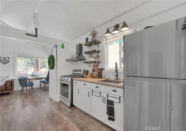Photo 2 of Single family home for sale at 346 San Bernardino Ave, Sugarloaf, CA 92386 | MLS# IV26016419 | Listing updated on 2026-09-14
