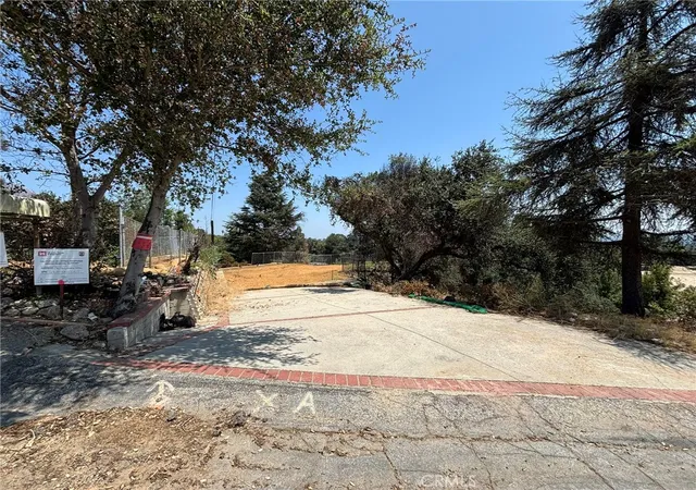 Photo 2 of Sale Pending at 3696 Chaney, Altadena, CA 91001 | MLS# RS26027145 | Listing updated on 2026-09-15